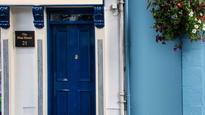 Webpage for the Blue House in Westport / Ireland